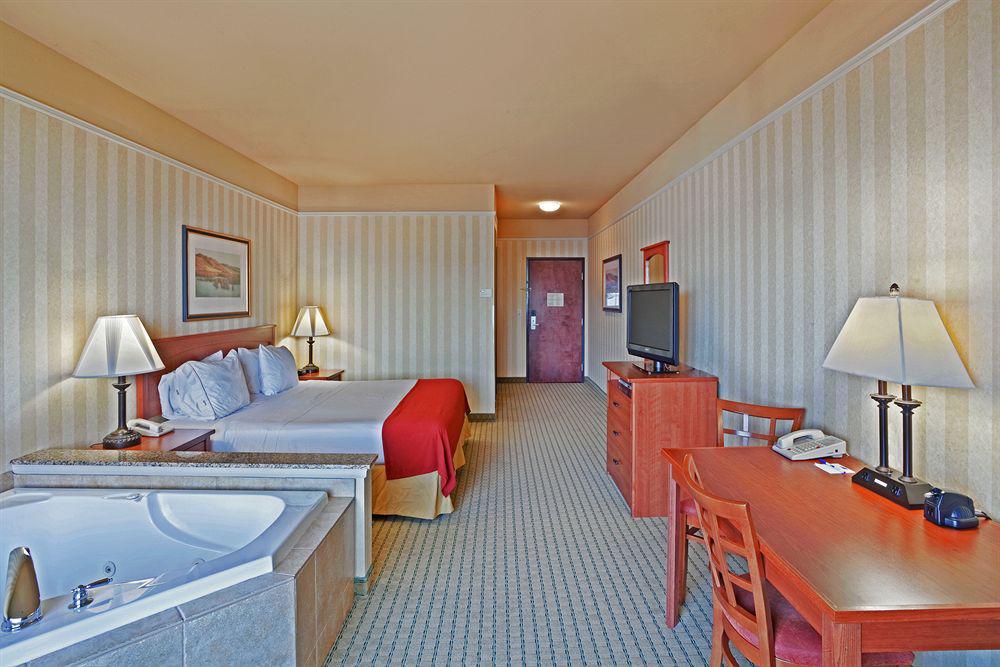 Express & By Ihg 2*