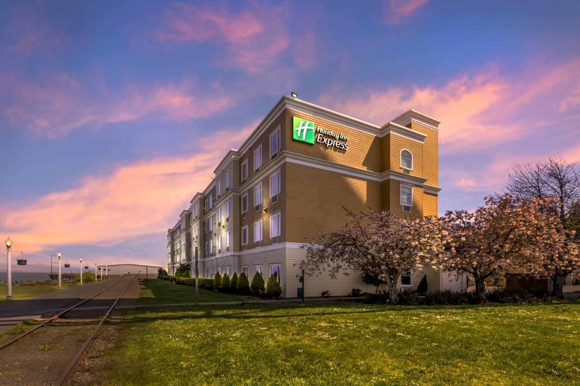 Express & By Ihg Hotel Astoria