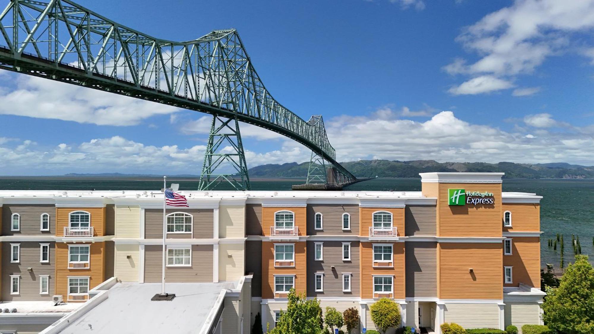 Hotel Express & By Ihg 2*