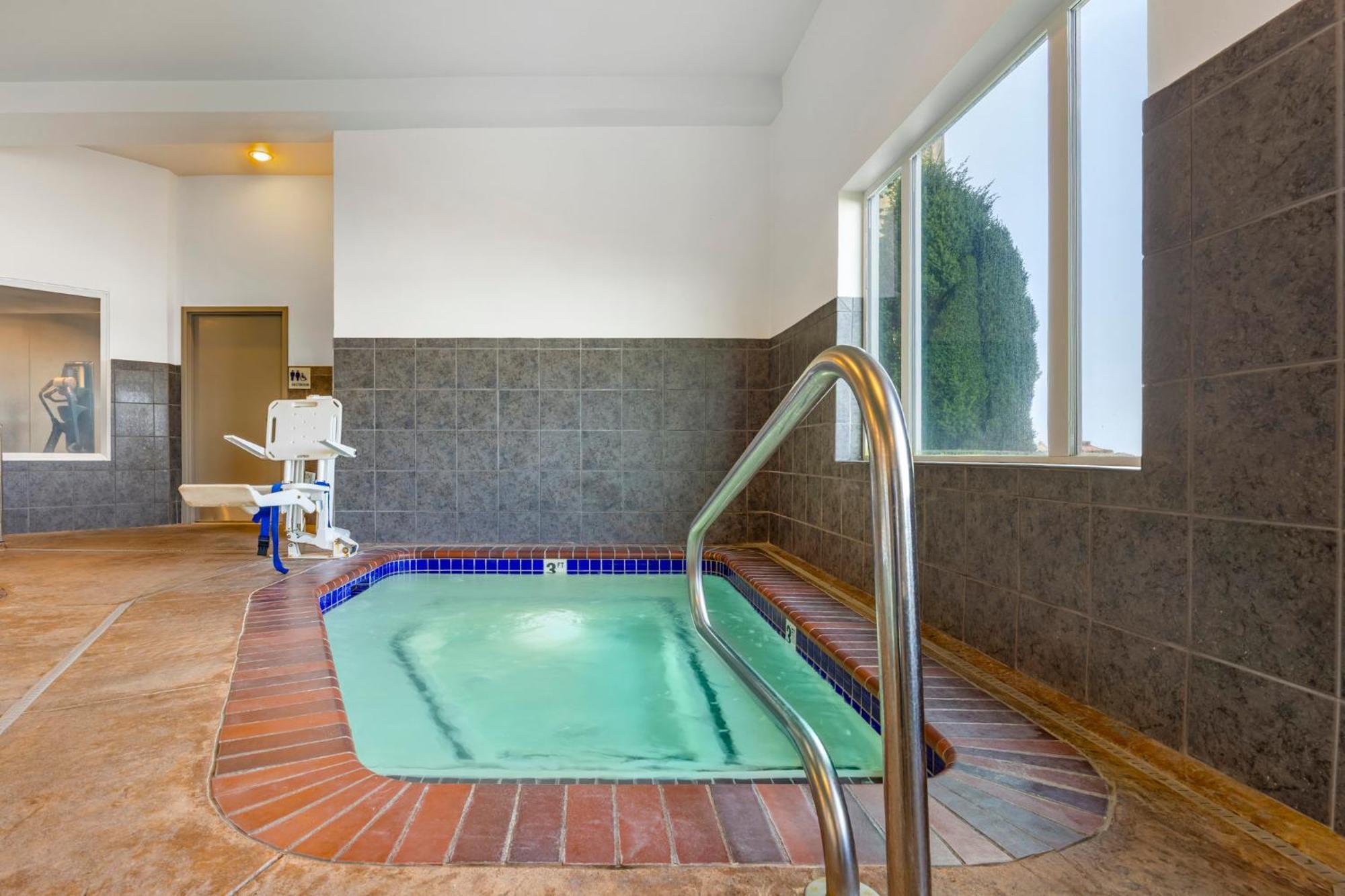 Hotel Express & By Ihg Astoria