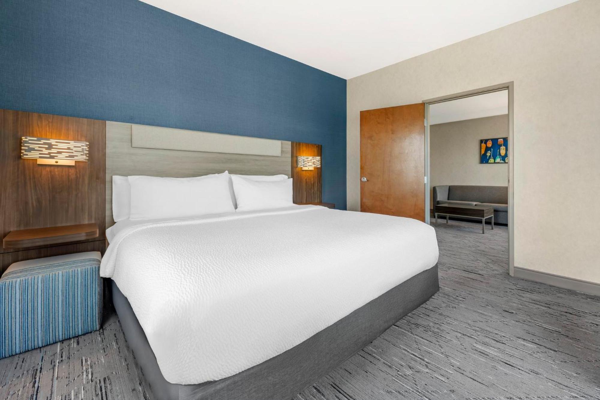 Hotel Express & By Ihg