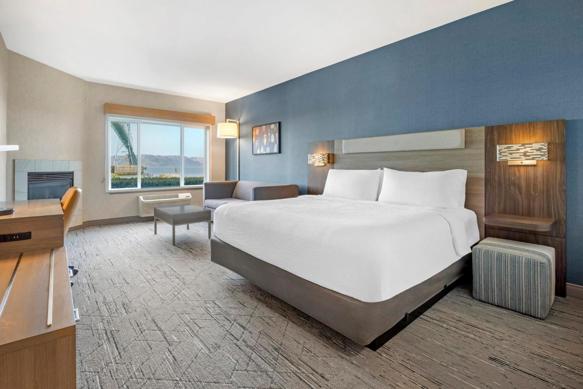 Express & By Ihg 2*