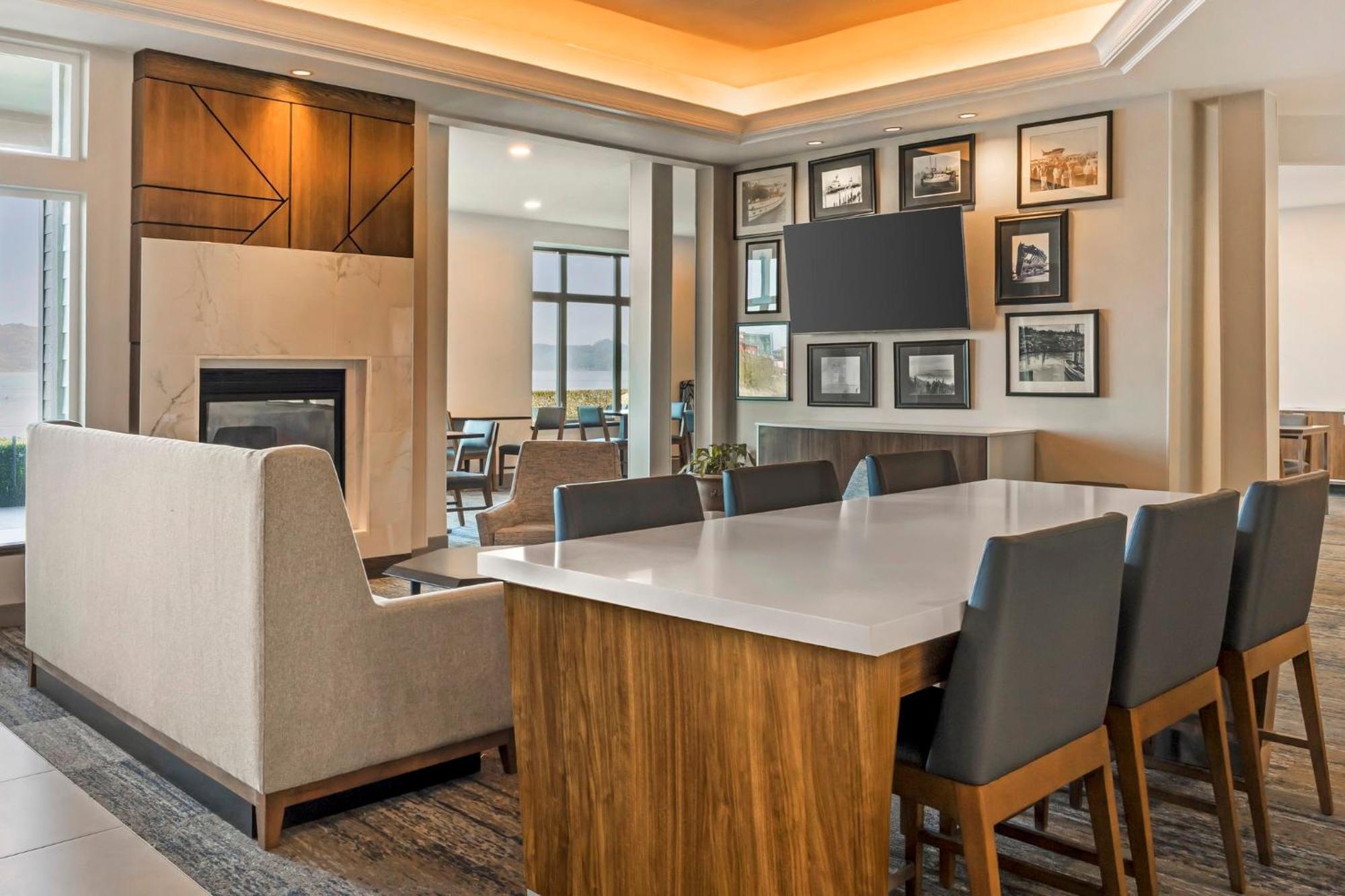 Express & By Ihg 2* Astoria