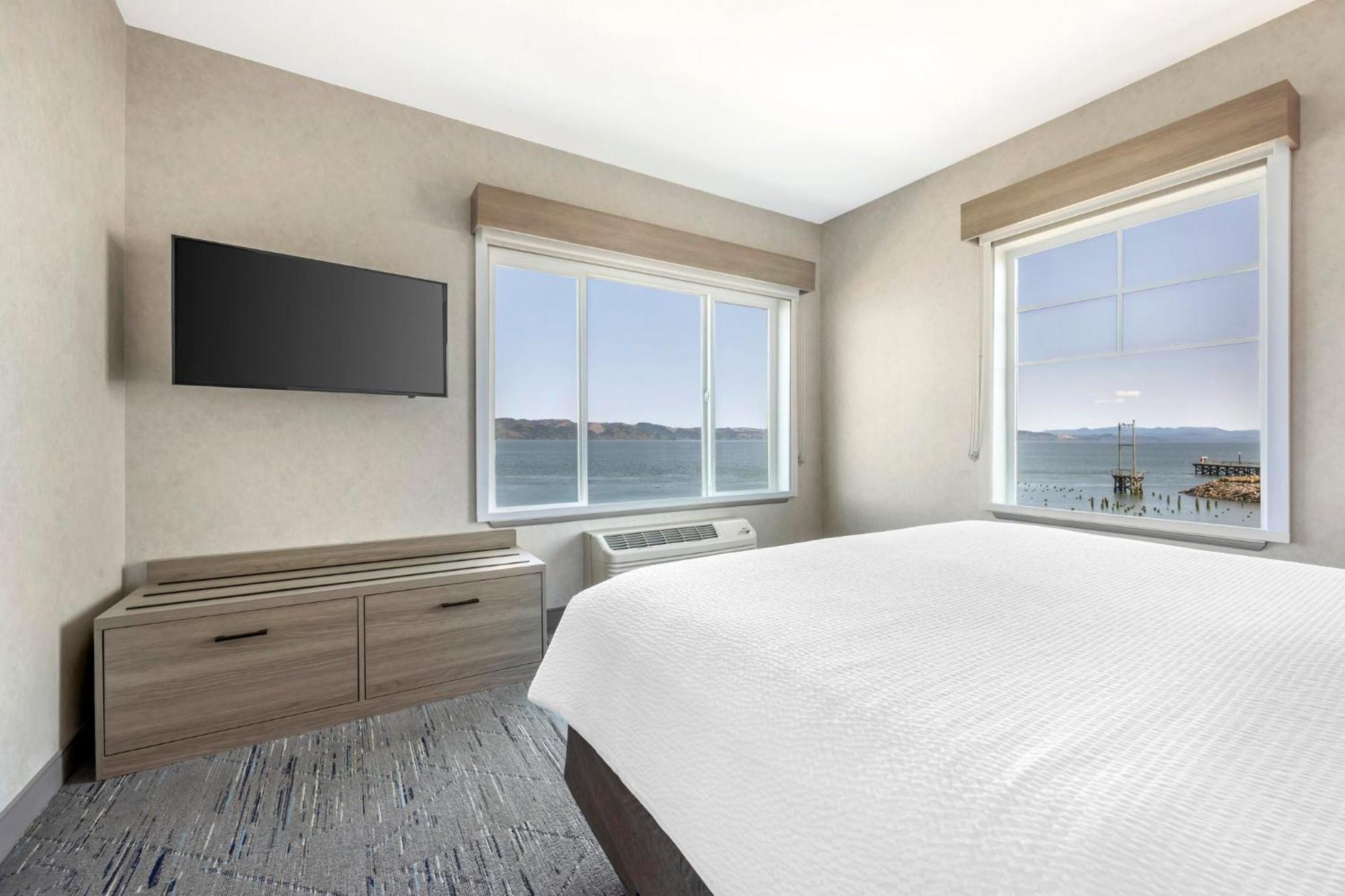Express & By Ihg Hotel 2*