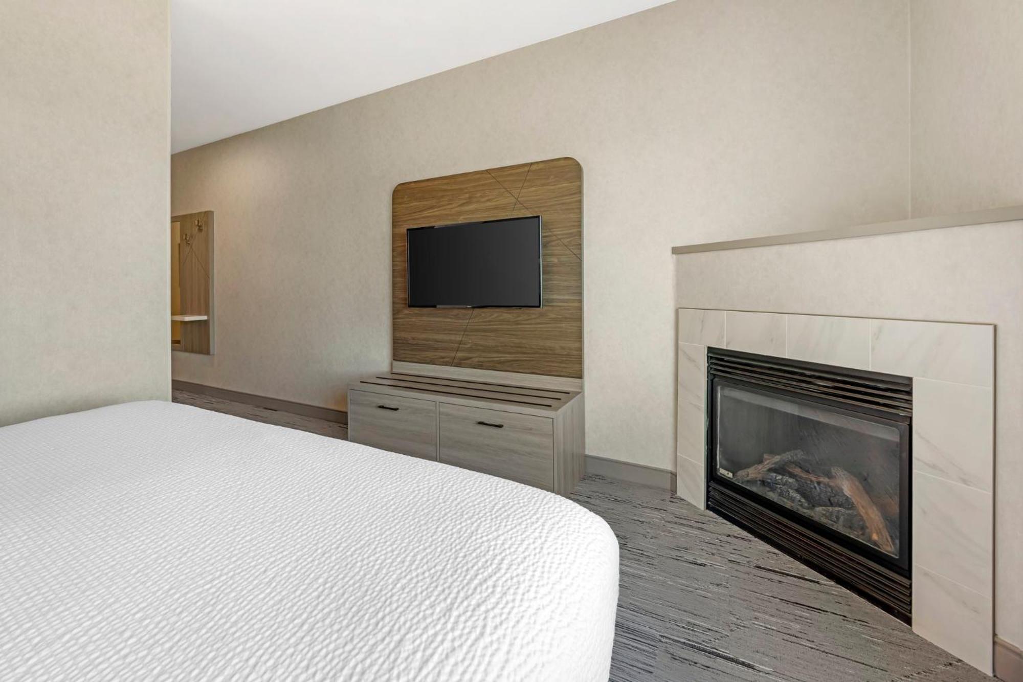Express & By Ihg Astoria