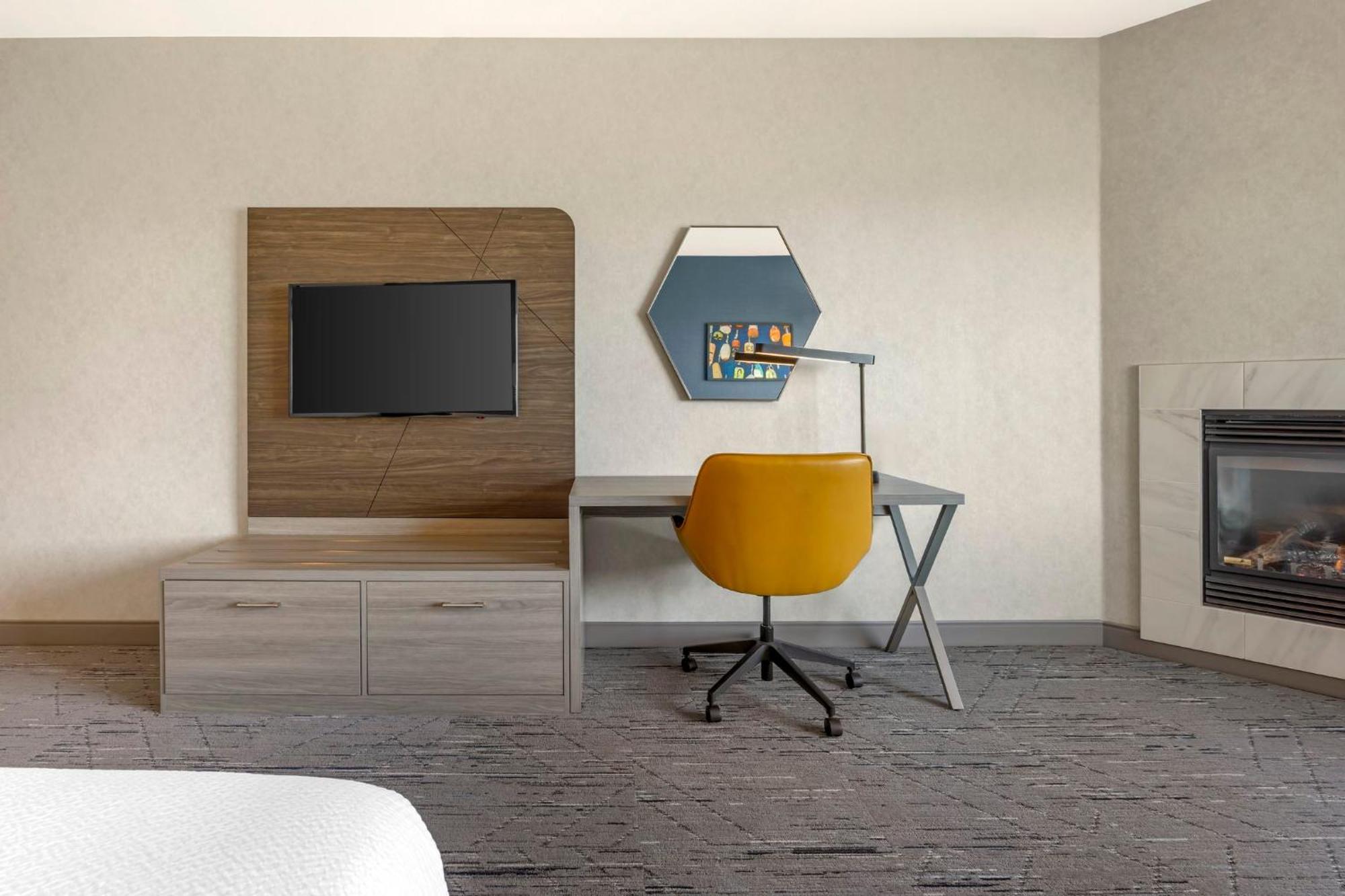 Hotel Express & By Ihg