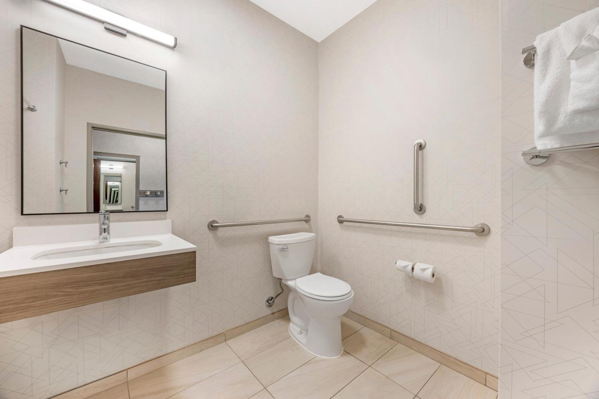 Express & By Ihg Hotel Astoria