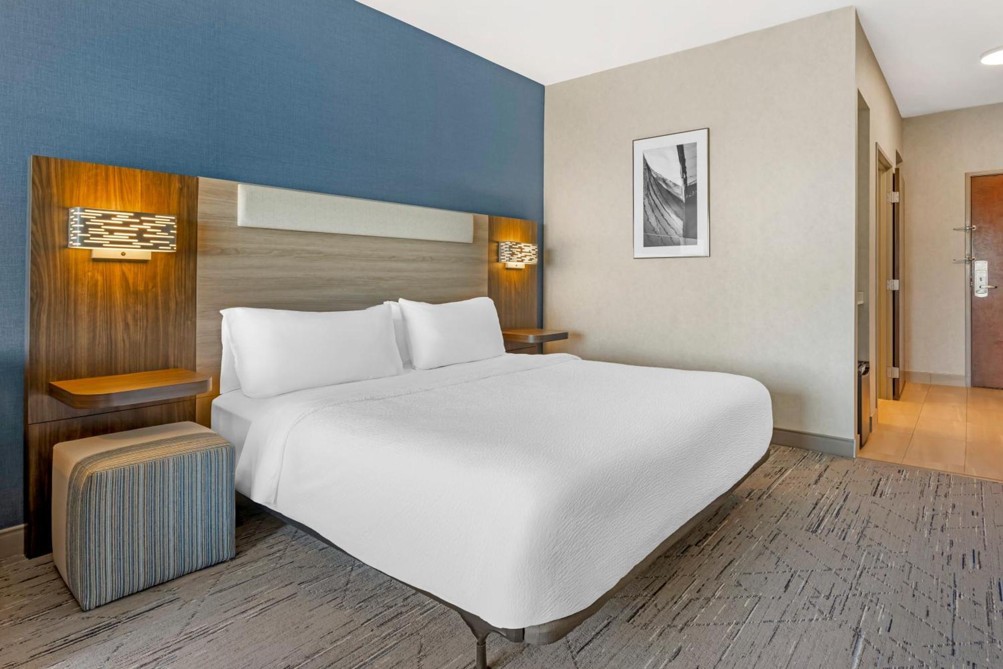 Express & By Ihg Hotel