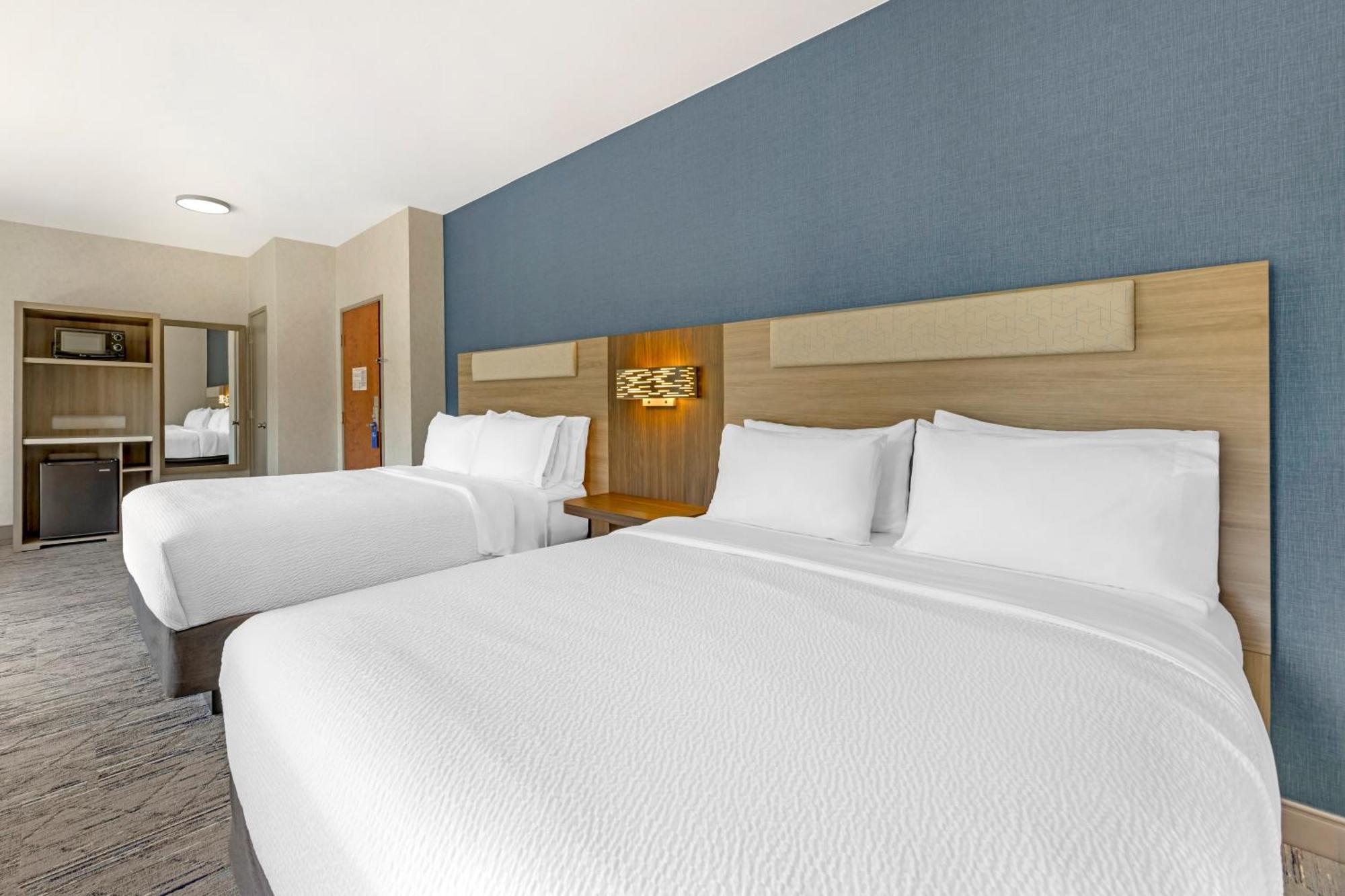 Express & By Ihg 2* Astoria